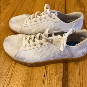 Flux Footwear White Knit Sneakers Gum Sole Women’s Size 8 Minimalist